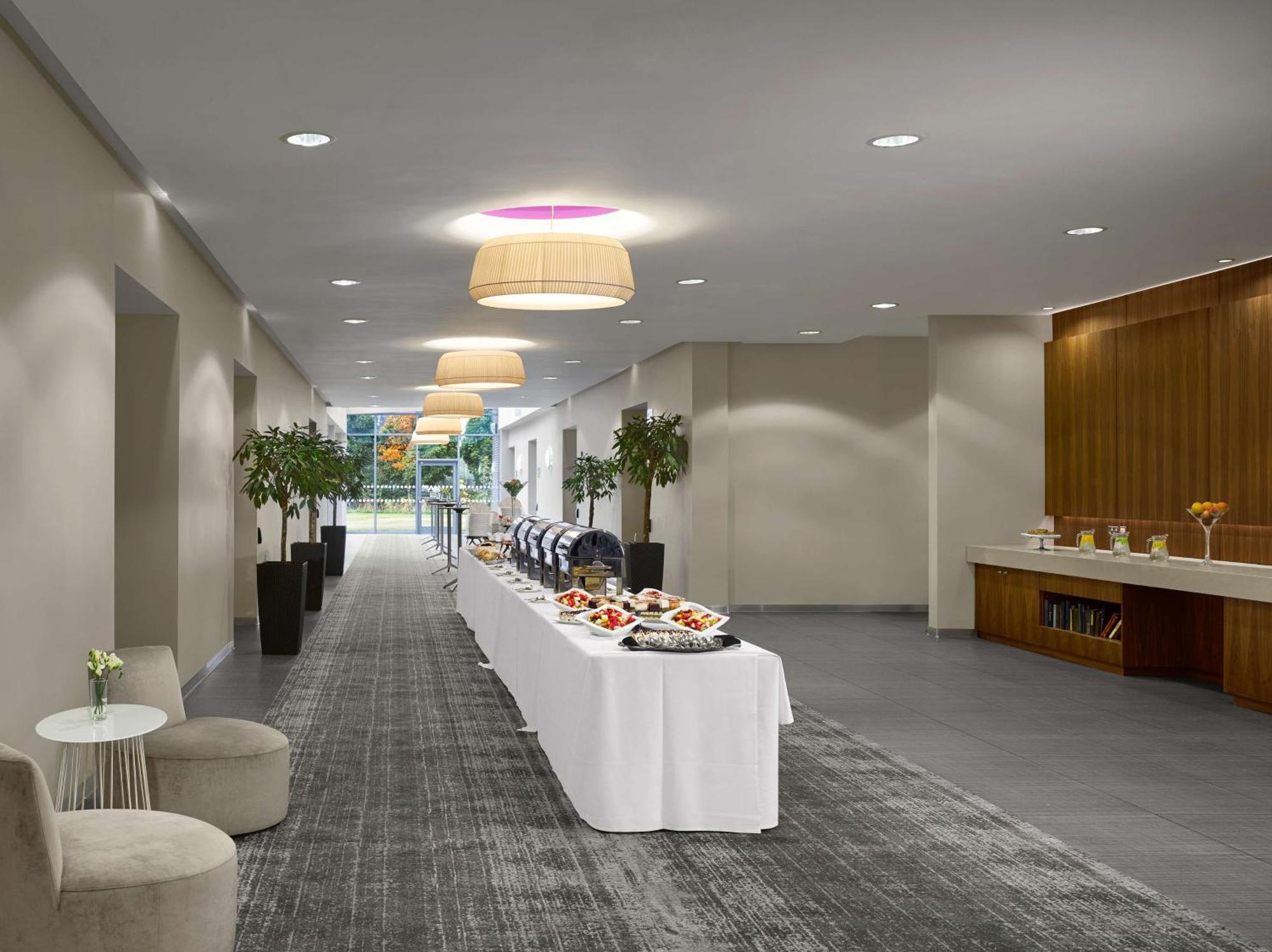 Radisson Blu Hotel East Midlands Airport 캐슬 도닝턴 외부 사진