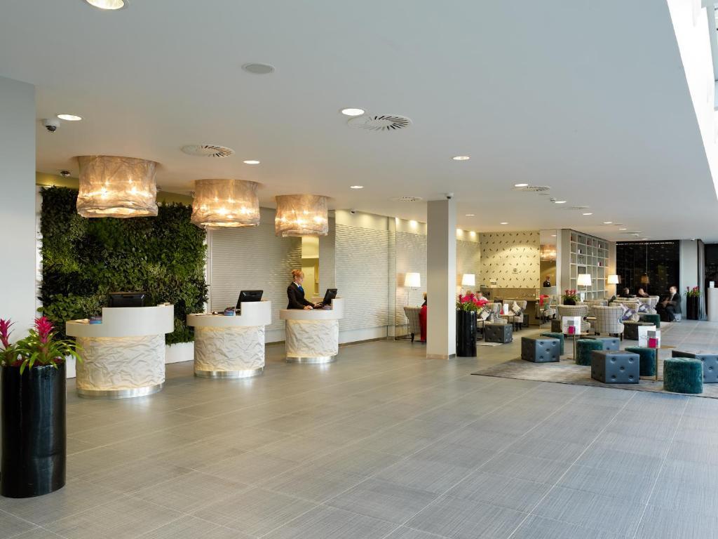 Radisson Blu Hotel East Midlands Airport 캐슬 도닝턴 외부 사진